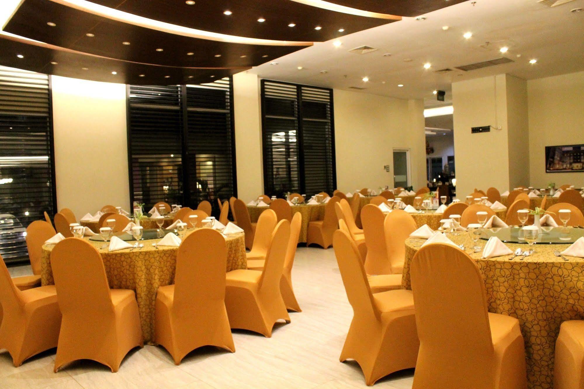 Swiss-Belinn Pangkalan Bun Exterior photo