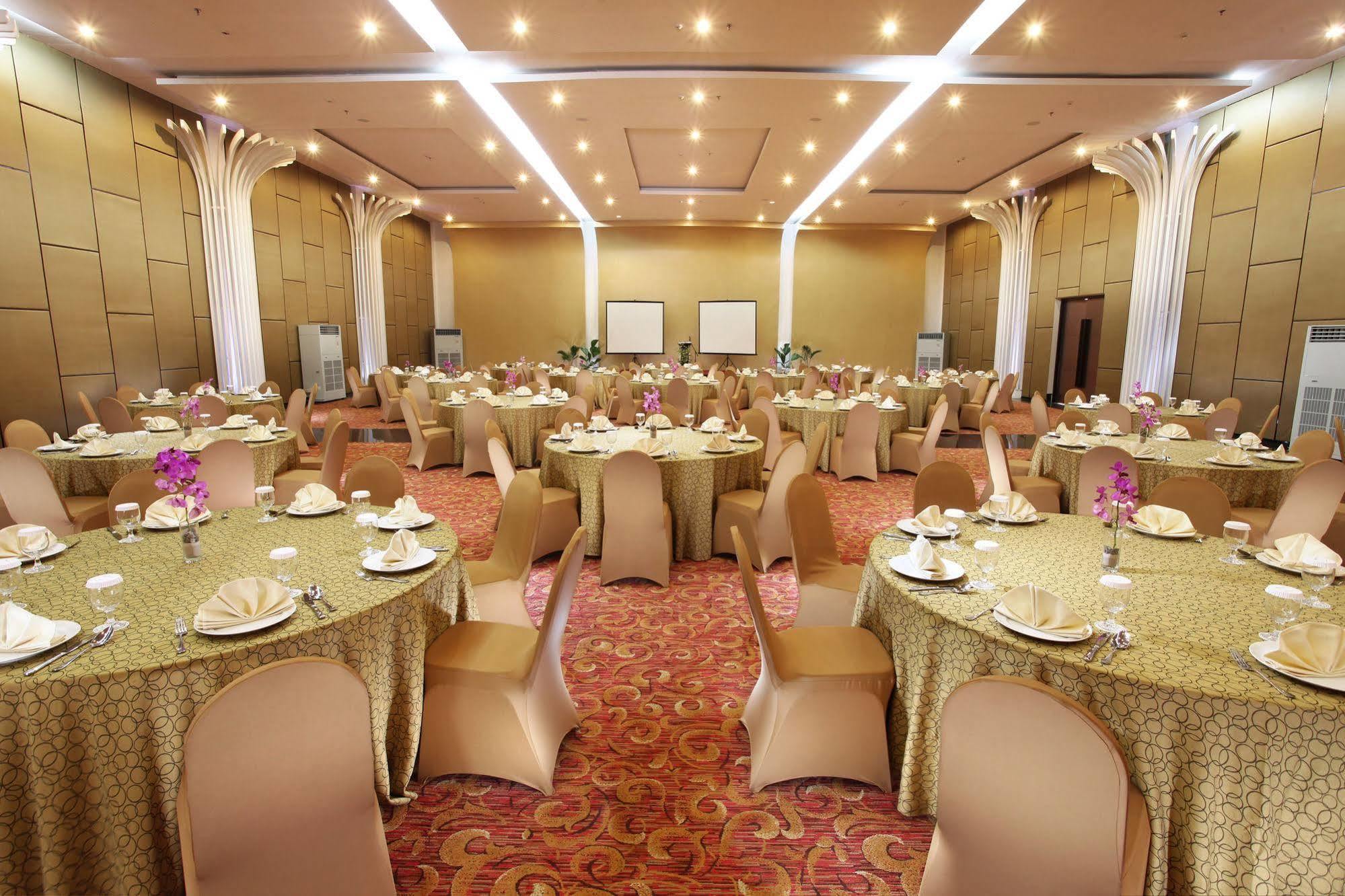 Swiss-Belinn Pangkalan Bun Exterior photo